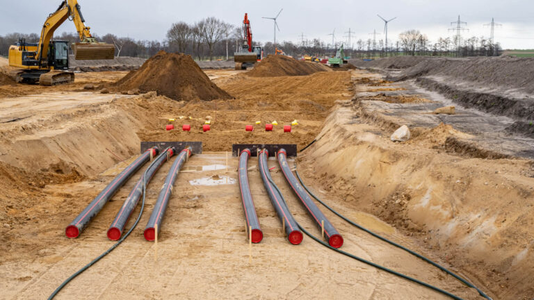 Innovative Solutions for Connecting Dredge Pipelines in Construction